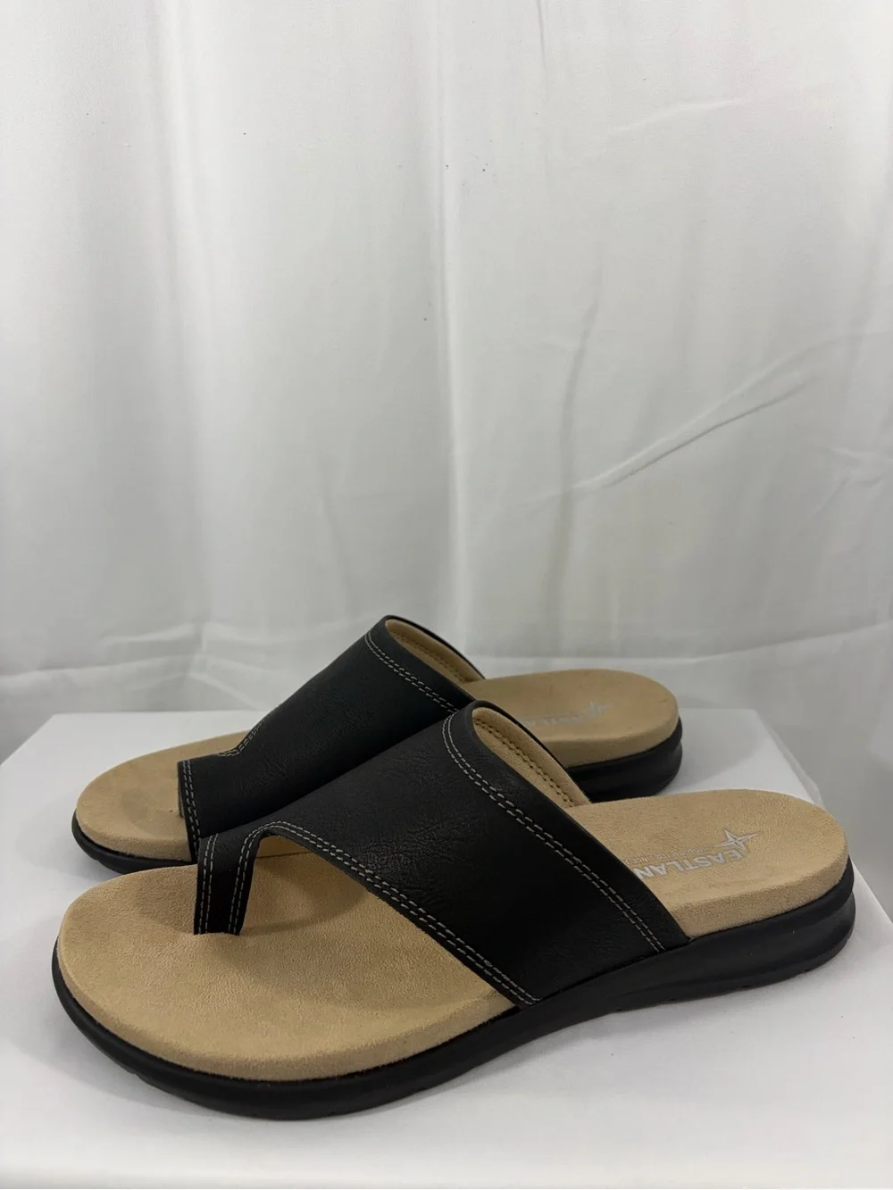 NWT Eastland Women’s Size 10 Black Toe-Loop Slide Sandals